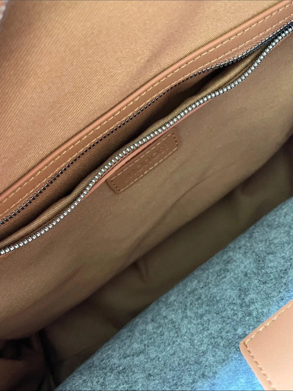Monos tan duffel